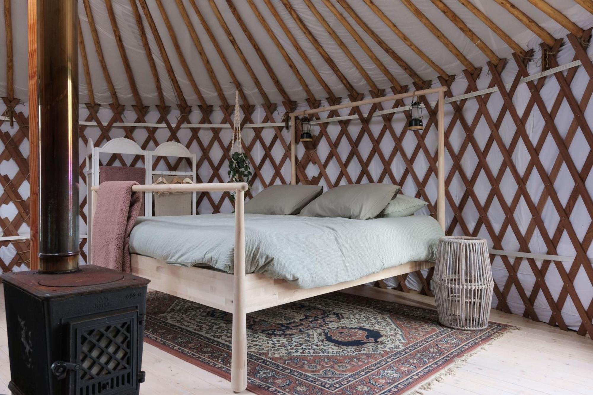 Bed and Breakfast Yurt Klyndobbe à Veenwoudsterwal Extérieur photo