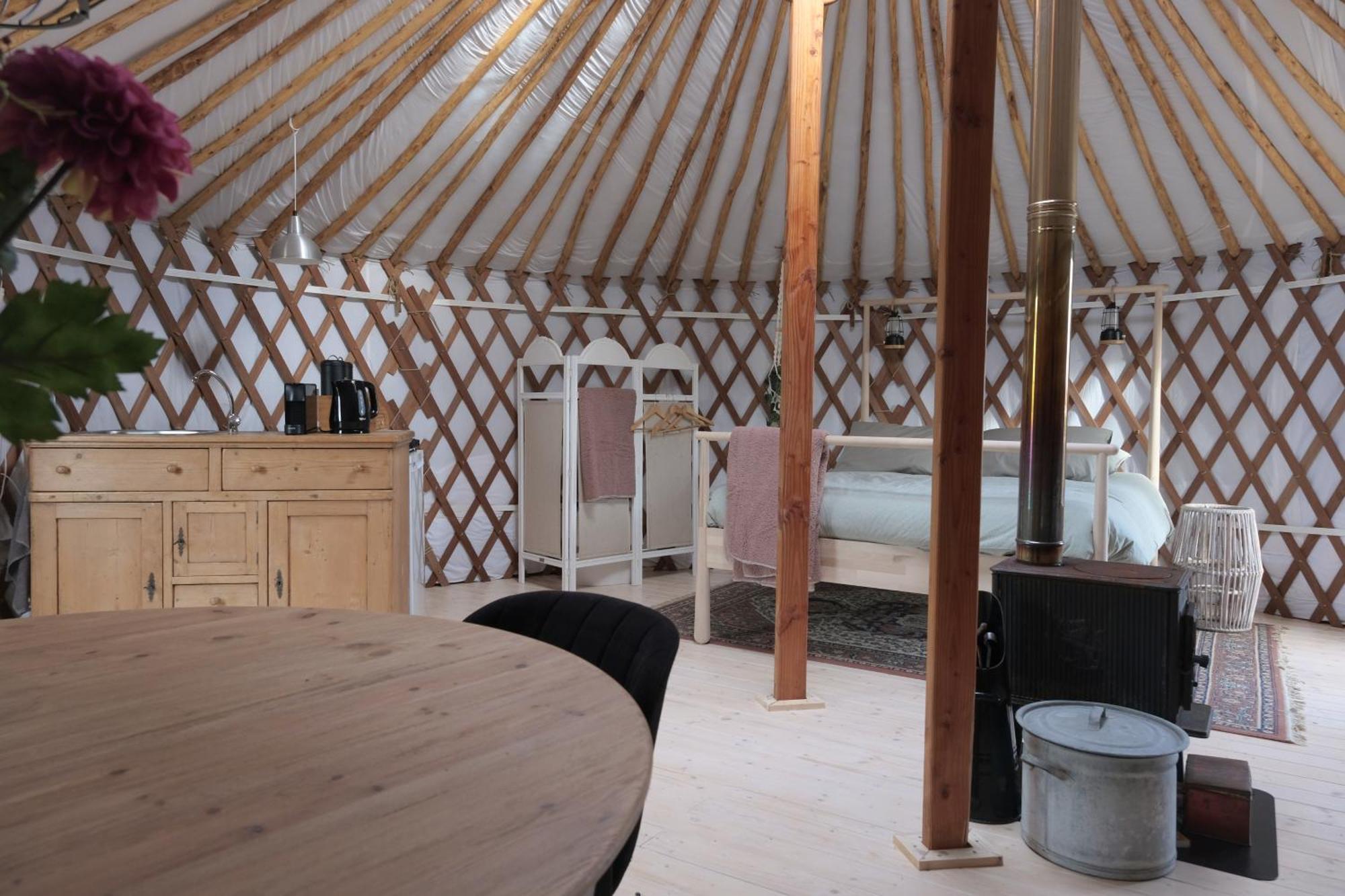 Bed and Breakfast Yurt Klyndobbe à Veenwoudsterwal Extérieur photo